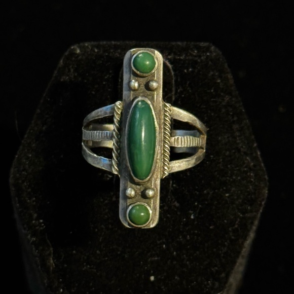 Vintage Jewelry - Vintage Native American Turquoise Sterling Silver Ring Size 6 (7)